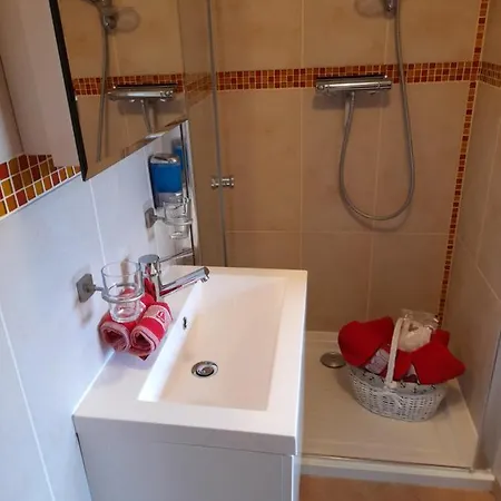 Domicil Alice Apartman *